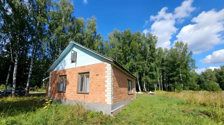 Здание с земельным участком по адресу: Ярославская область, Угличский р-н, с. Воскресенское